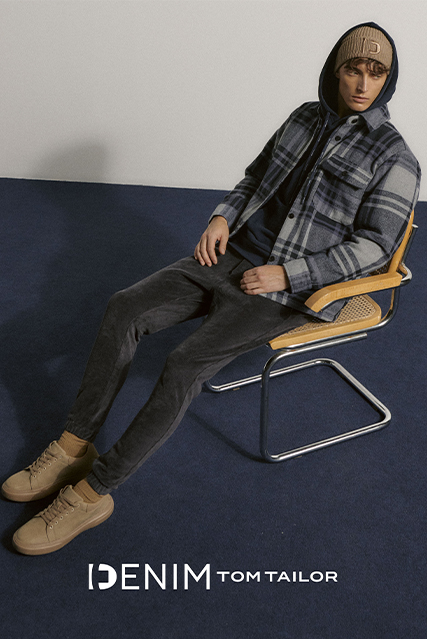 Denim-Tom-Ta_spring_summer_2022_original_TTD_A3_Portrait_mLogo_Digital_204_TOM_TAILOR_NOV_2021_LE_BERG_BERLIN_STUPID_STUDIOS_DARKROOM_PRINT_08_F39_v1